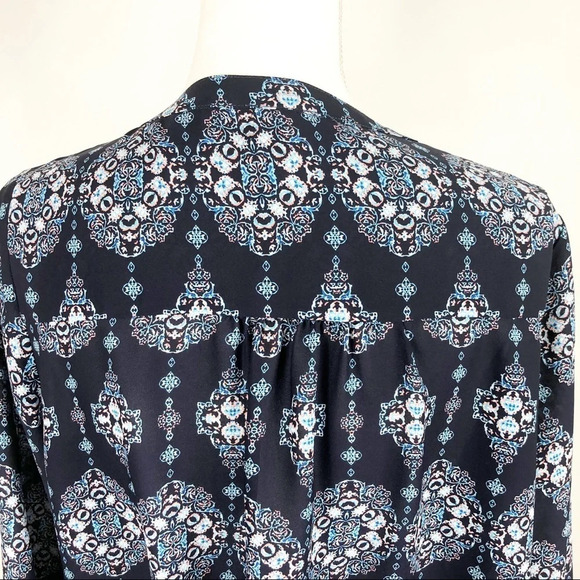 Stitch Fix 0+0 Navy Medallion Print 3/4 Sleeve Top - Picture 6 of 8